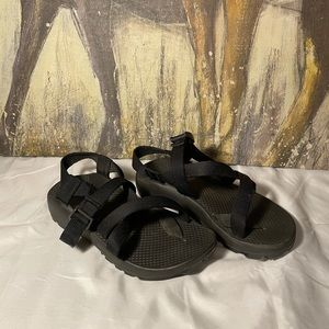 Black chacos